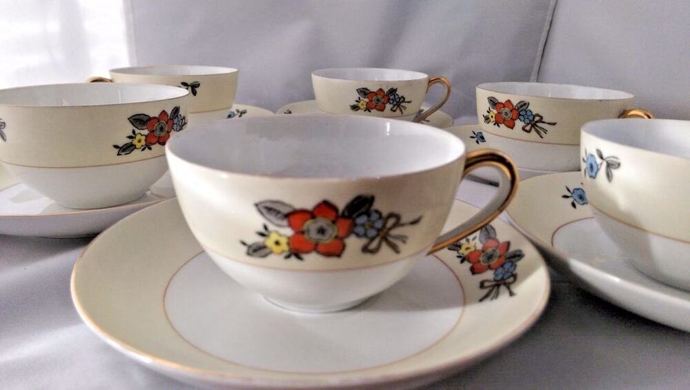 Vintage Meito China Flower Pattern - Set of 6 Cups & 6 Saucers